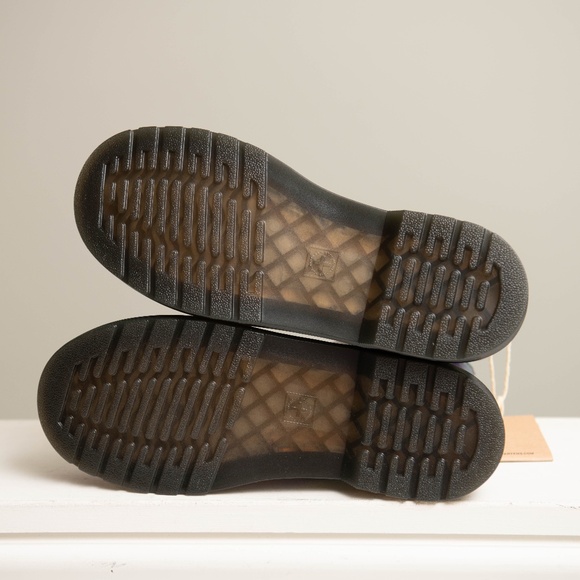 Dr. Martens Iridescent Rainbow Crinkle NEW Leather Chelsea Pull on Boots W7.5/Y6 - Picture 4 of 6